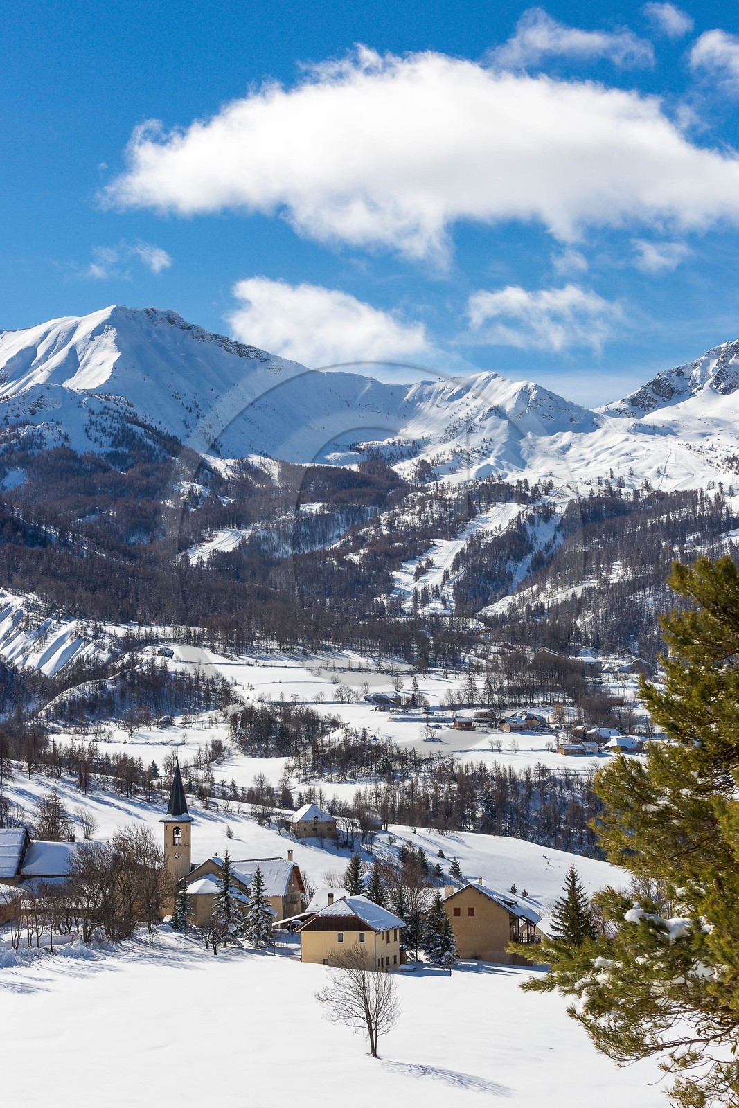 station de ski Sauze Super-Sauzedepuis Serre-Notre-Dame, hameau La Conche