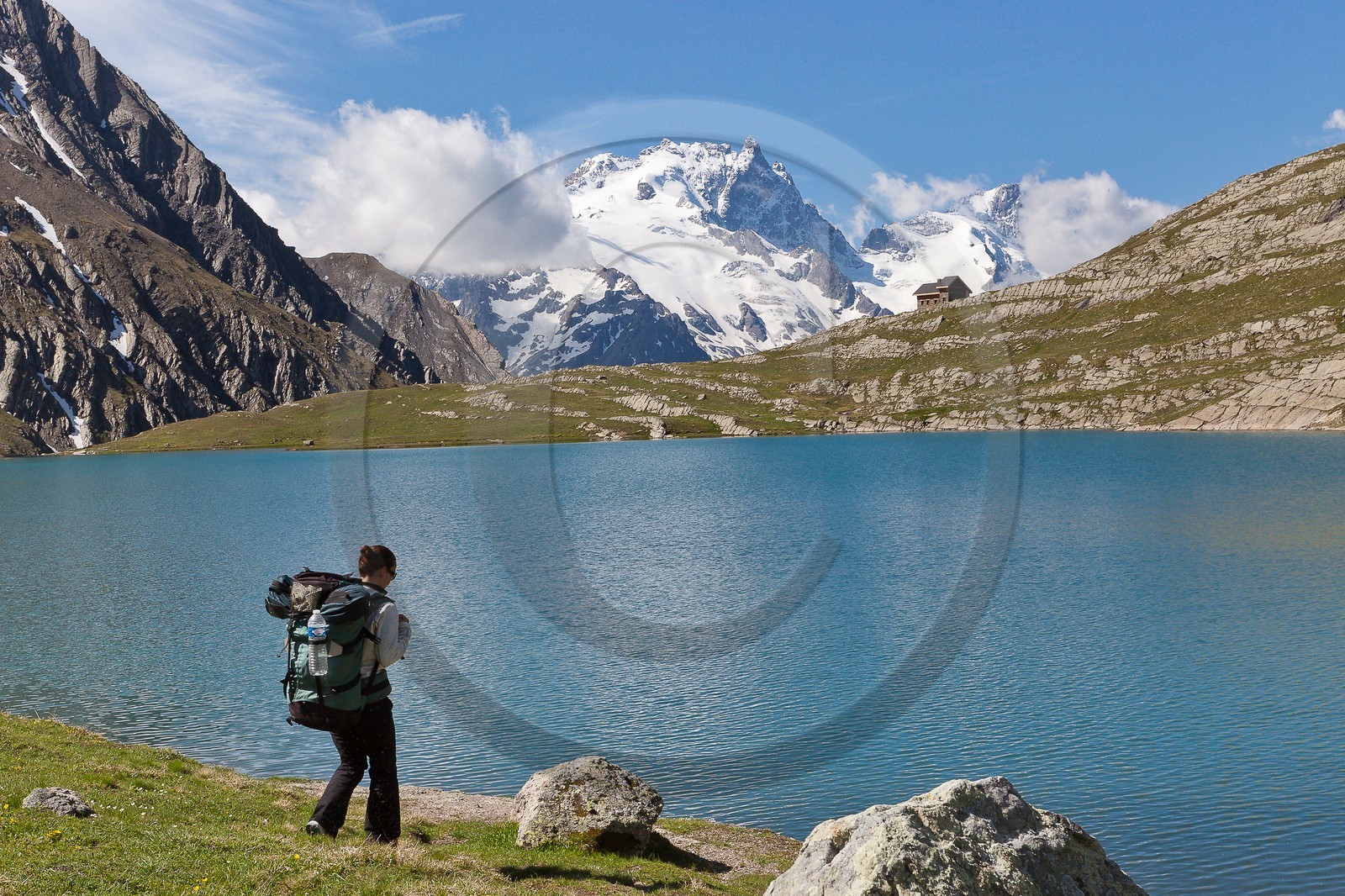 Randonnée au lac du Goléon devant la Meije