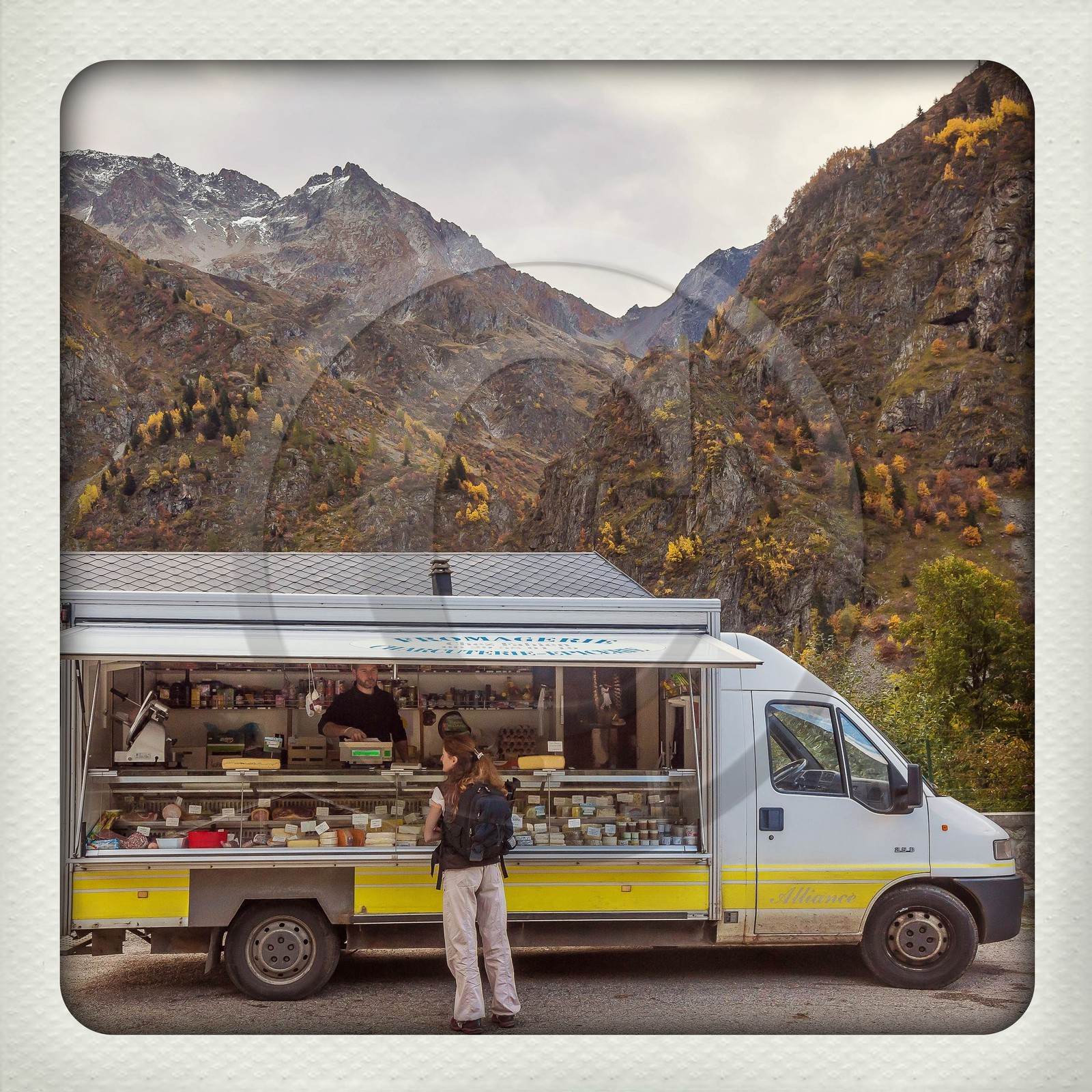 Vallée de la Bonne, village Le Désert, Chez Fabien, épicerie ambulante, charcuterie, fromages