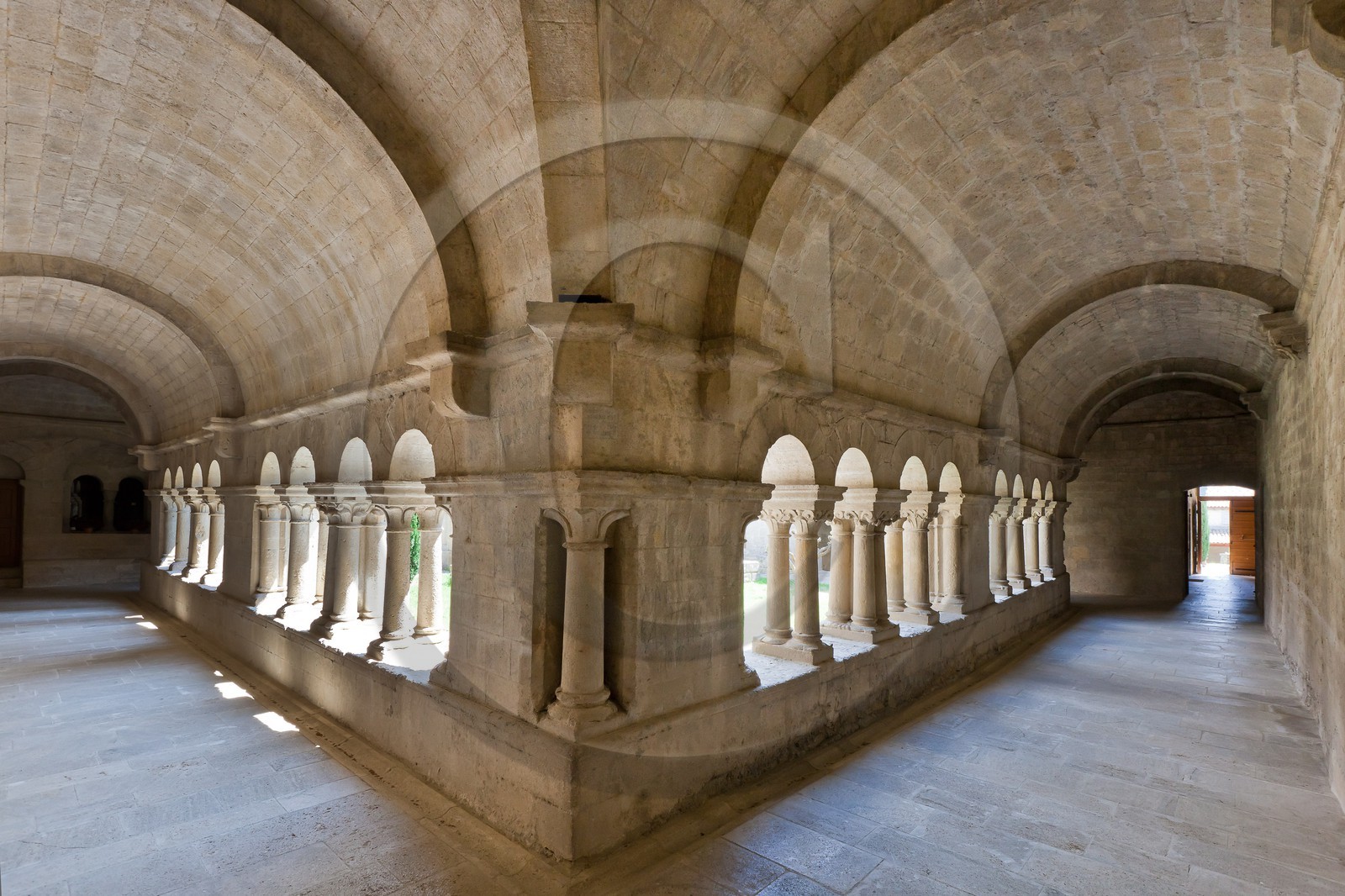 Prieuré Notre-Dame de Ganagobie,  cloître roman Prieuré Notre-Dame de Ganagobie,  cloître roman