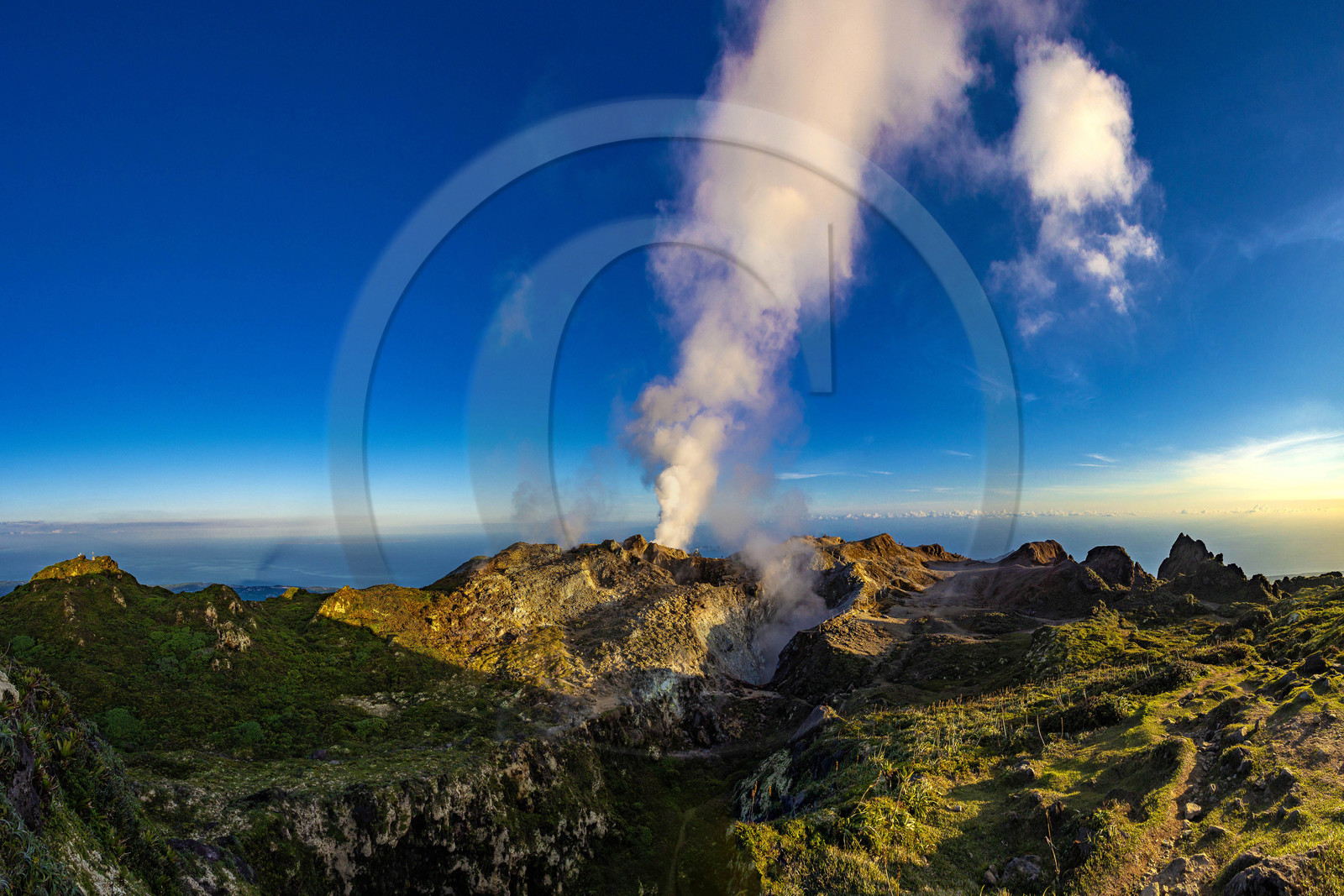 La Soufrière, volcan actif de la Guadeloupe La Soufrière, volcan actif de la Guadeloupe