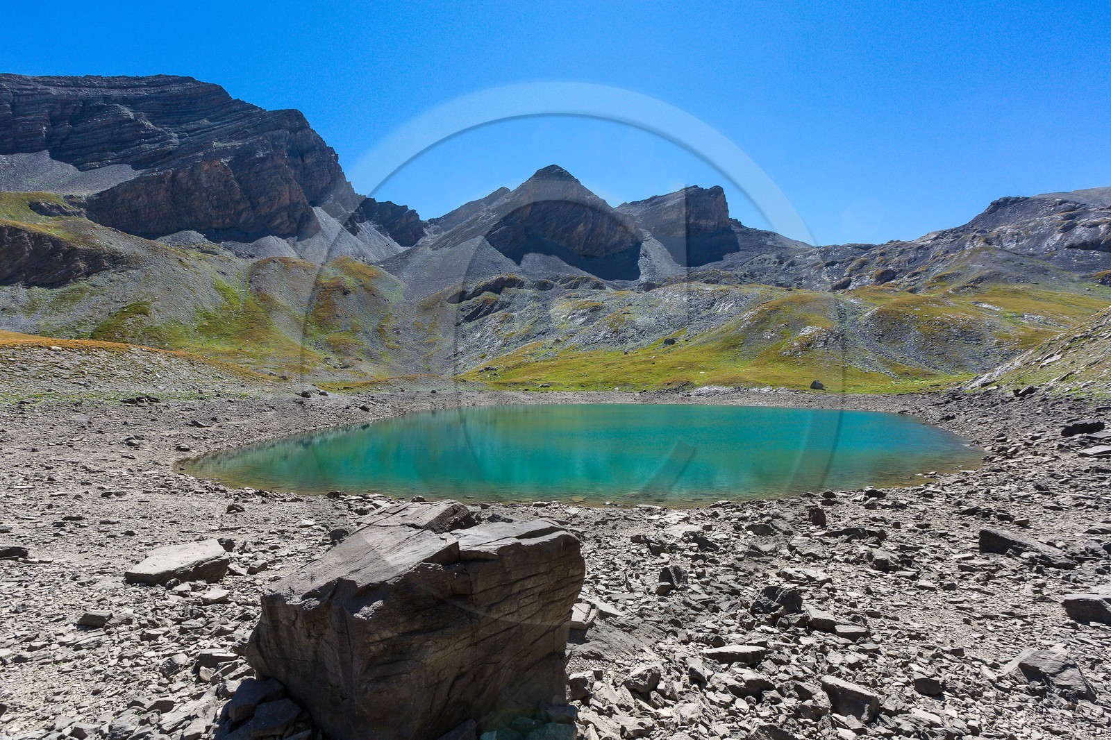 Vallon du lauzanier, Lac Derrière-la-Croix 2428 m Vallon du lauzanier, Lac Derrière-la-Croix 2428 m