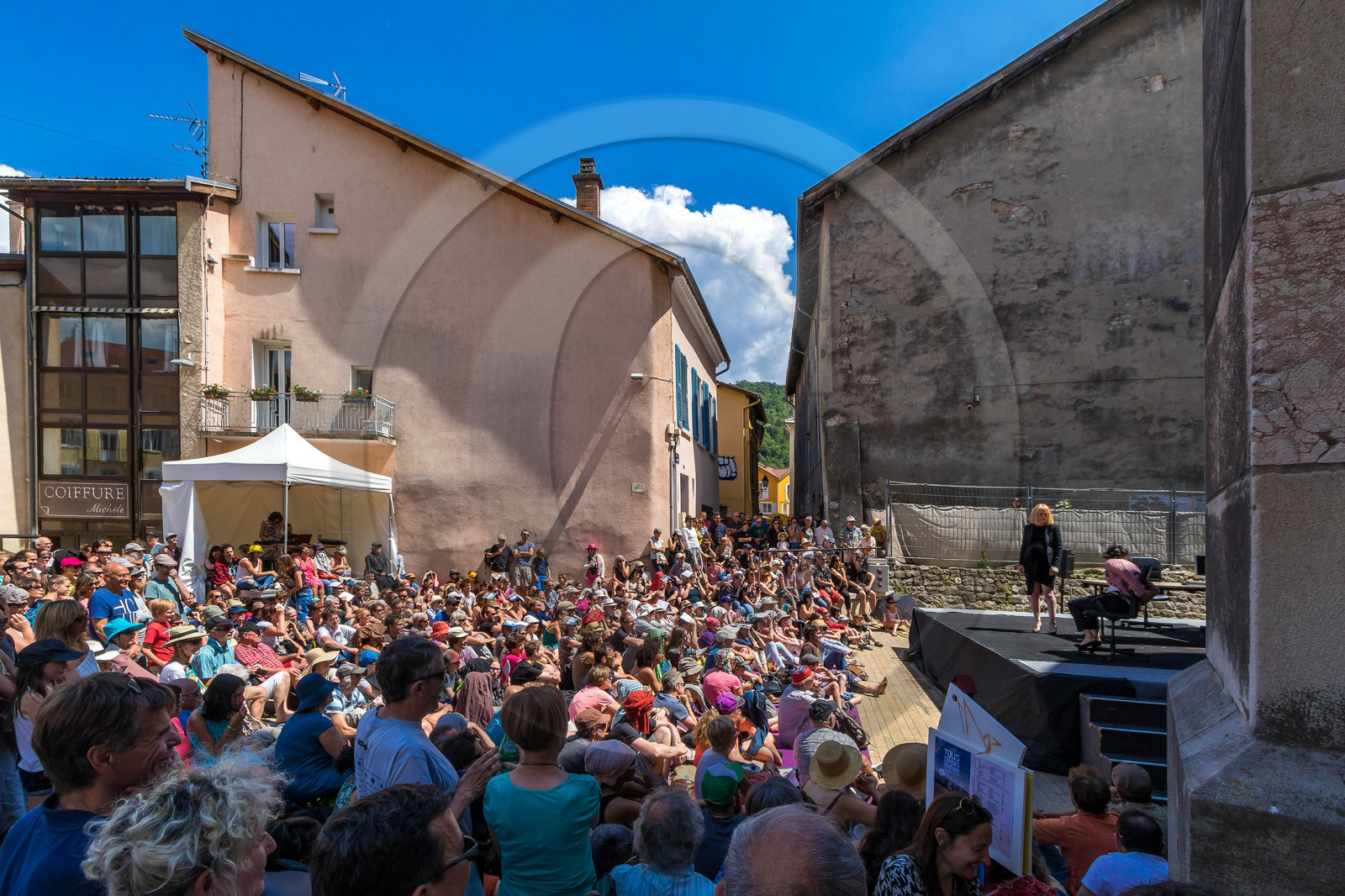 Festival Arts De Rue, Tous dehors (enfin) ! Argent, Pudeurs et Décadences Festival Arts De Rue, Tous dehors (enfin) ! Argent, Pudeurs et Décadences