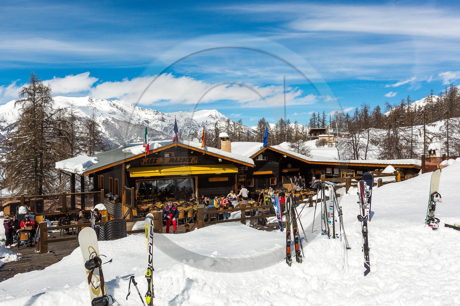 La station de ski Sauze Super-Sauze est une station village, restaurant les 3 Mazots La station de ski Sauze Super-Sauze est une station village, restaurant les 3 Mazots