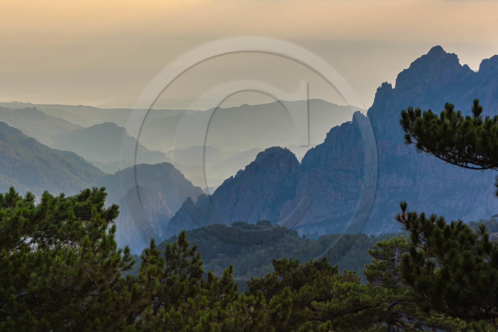 Les Aiguilles de Bavella (forchi di Bavedda ) Les Aiguilles de Bavella (forchi di Bavedda )