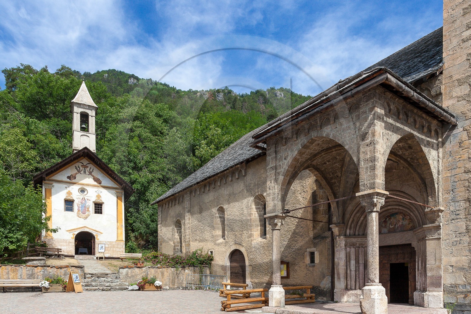 Église Saint-Étienne et Chapelle des Pénitents Église Saint-Étienne et Chapelle des Pénitents