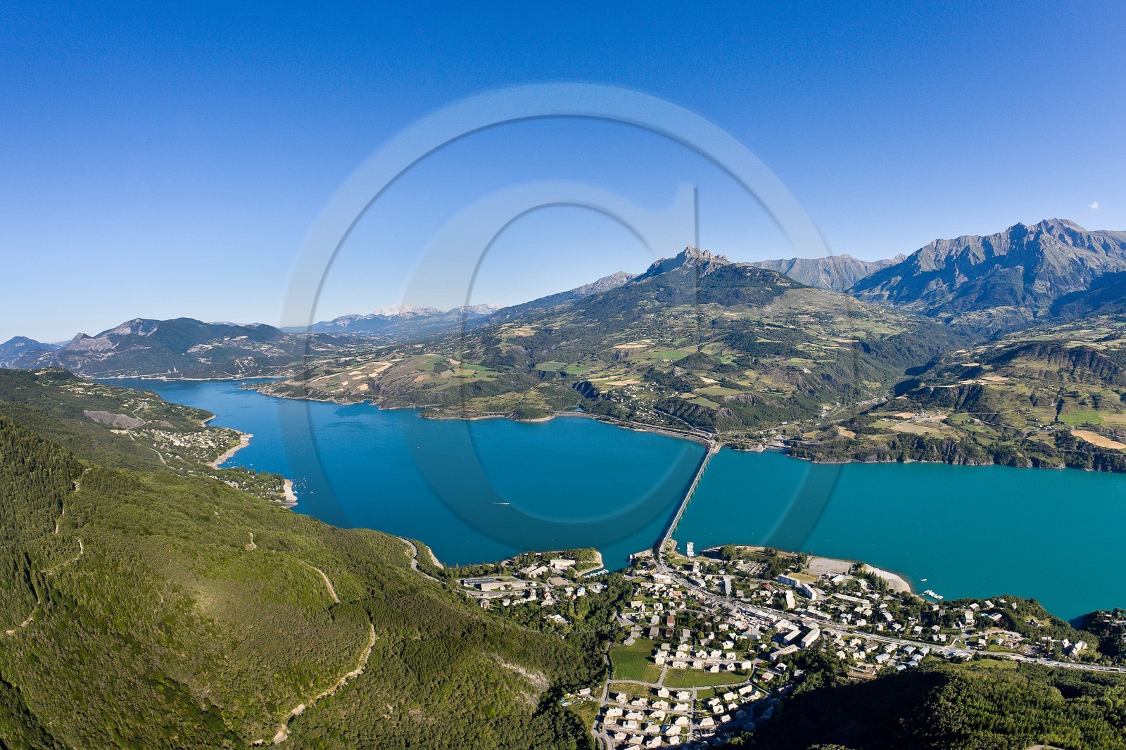 Lac de Serre-Ponçon, Savines-le-Lac et le pont Lac de Serre-Ponçon, Savines-le-Lac et le pont