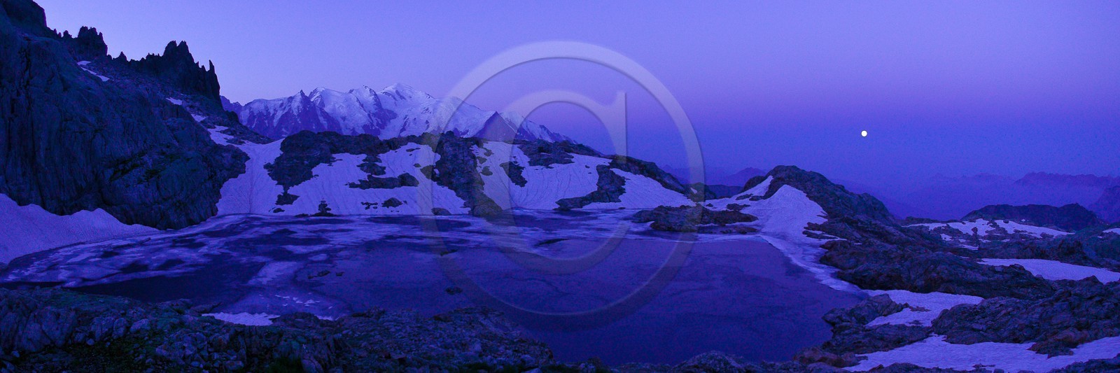 Les Lacs Noirs, le Mont-Blanc et les Fiz