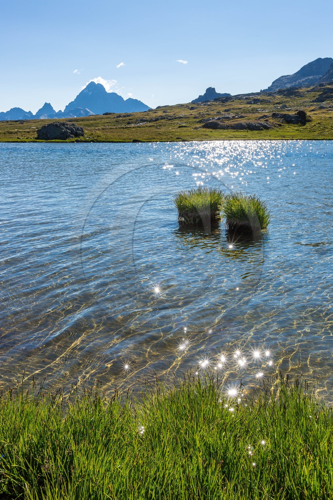 du col du Longet, lac longet et le Mont Viso du col du Longet, lac longet et le Mont Viso