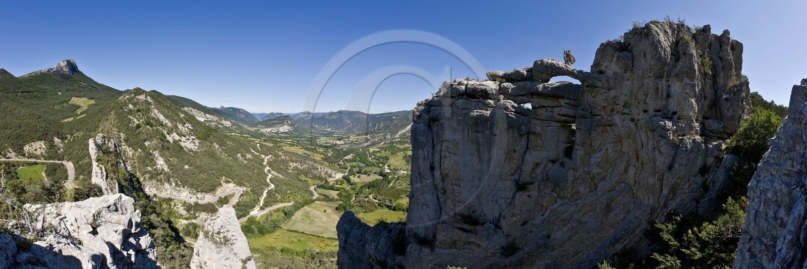 Vallée de l'Oule, Montmorin, Col des Tourettes, Roche percée