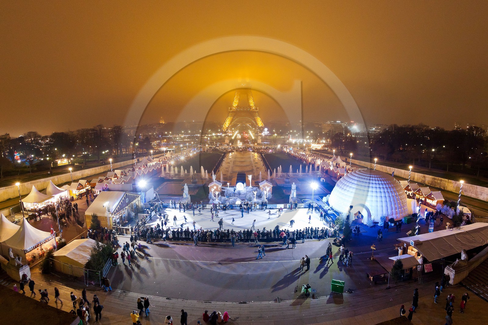Paris, 2011, le village de Noël du Trocadéro et son univers de neige et glace