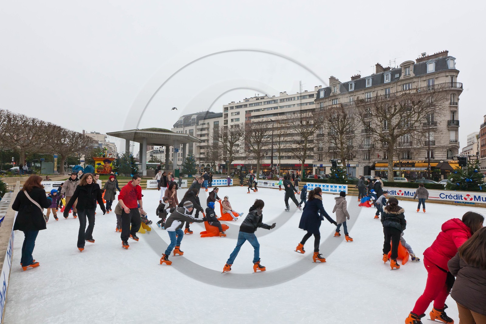 La patinoire en glace naturelle installée par Synerglace à Charenton-le-Pont