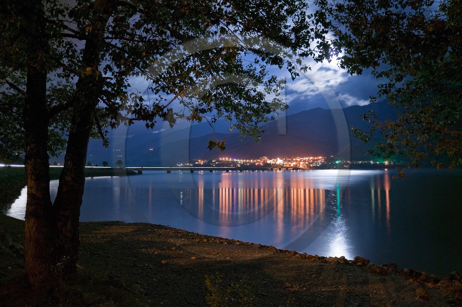 Lac de Serre-Ponçon, Savines-le-Lac et le pont Lac de Serre-Ponçon, Savines-le-Lac et le pont