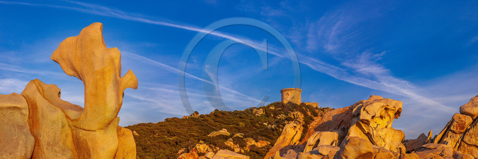 Tour génoise de Campomoro et taffoni Tour génoise de Campomoro et taffoni