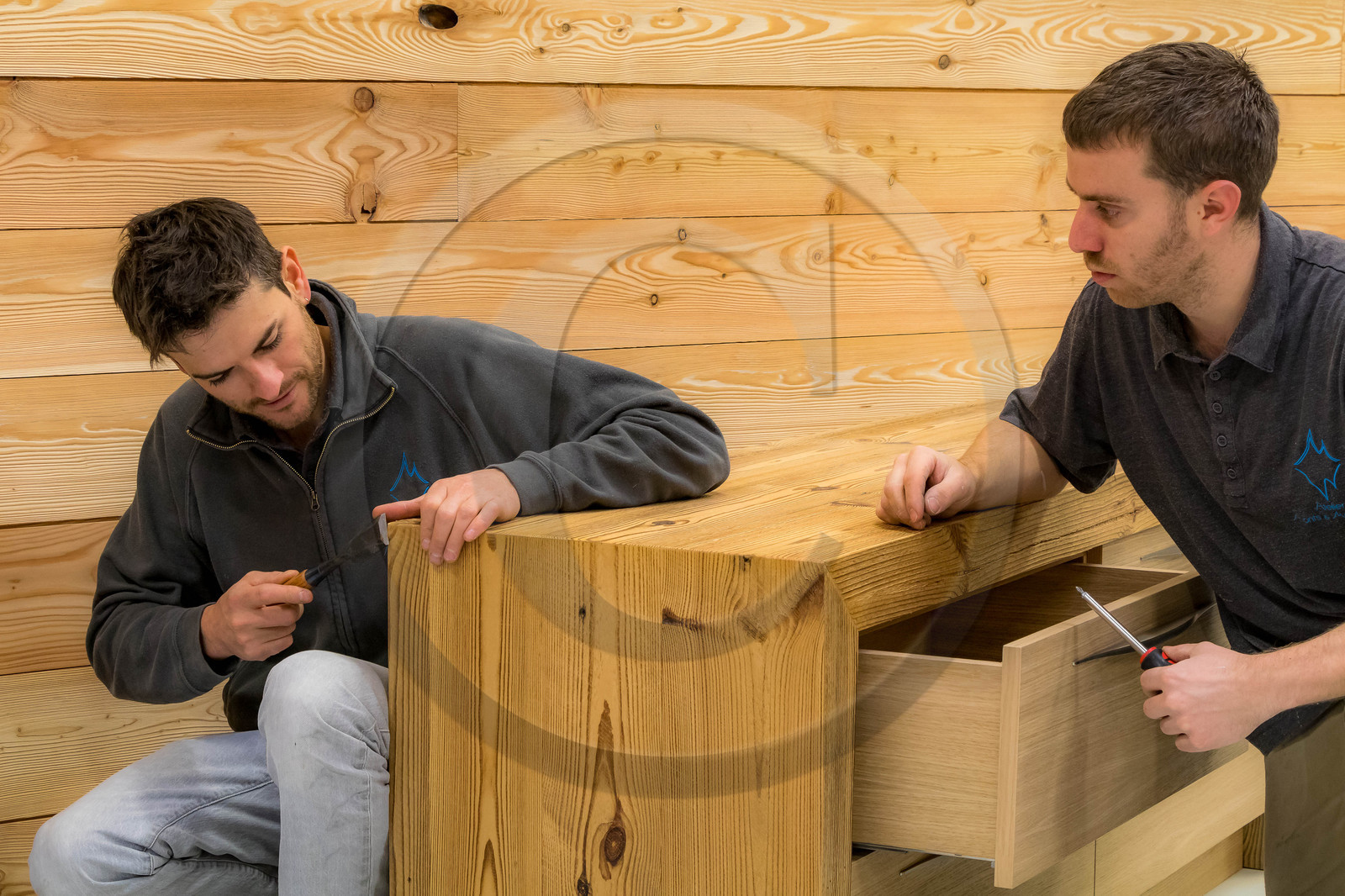 Atelier Monts & Merveilles, Clément Goudet, Compagnon Menuisier Ebéniste et Maxime Cuvelot responsable d'atelier Atelier Monts & Merveilles, Clément Goudet, Compagnon Menuisier Ebéniste et Maxime Cuvelot responsable d'atelier
