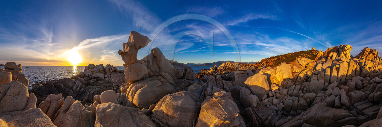 Tour génoise de Campomoro et taffoni Tour génoise de Campomoro et taffoni