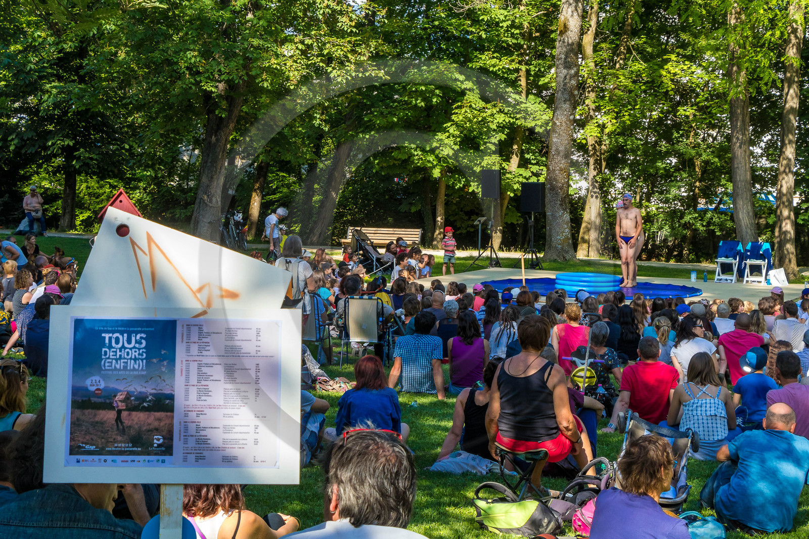 Festival Arts De Rue, Tous dehors (enfin) ! Plouf et replouf, Cie Super Super - Natation synclownisée Festival Arts De Rue, Tous dehors (enfin) ! Plouf et replouf, Cie Super Super - Natation synclownisée